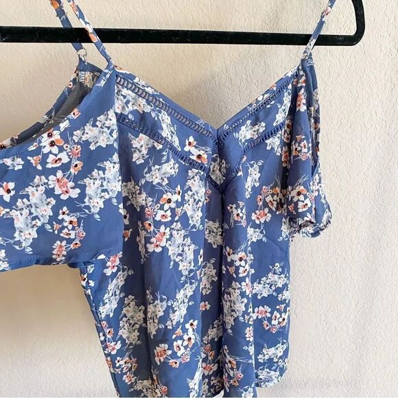 Cold Shoulder Floral Top - Picture 2 of 3